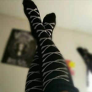Crossbones Black Knee High Socks